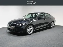 Zwart Gebruikt 2023 BMW 320 Sedan | € 36.995 (Eerlijke prijs)
