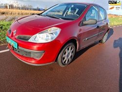 Rood Gebruikt 2008 Renault Clio II Expression Hatchback | € 850 (Goede deal)