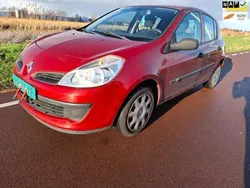 Rood Gebruikt 2008 Renault Clio II Expression Hatchback | € 850 (Goede deal)