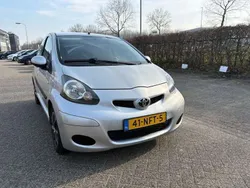 Grijs Gebruikt 2010 Toyota Aygo Comfort Hatchback | € 3.400 (Eerlijke prijs)
