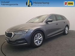 Grijs Gebruikt 2024 Skoda Octavia Business Line Stationwagen | € 35.950