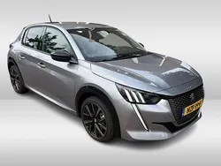 Grijs, metallic lak Gebruikt 2023 Peugeot e-208 GTi Hatchback | € 24.950 (Duur)