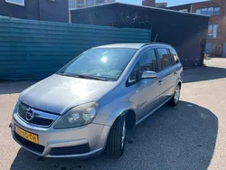Grijs Gebruikt 2007 Opel Zafira MPV | € 1.250 (Goede deal)