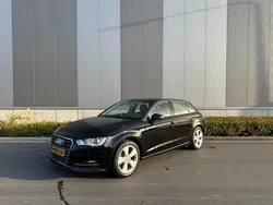Zwart, metallic lak Gebruikt 2014 Audi A3 Sportback Ambition Hatchback | € 8.449 (Eerlijke prijs)