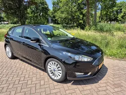 Zwart Gebruikt 2017 Ford Focus Titanium Hatchback | € 11.690 (Eerlijke prijs)