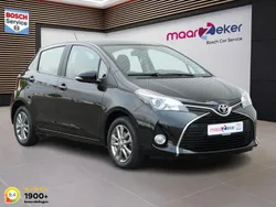 Zwart Gebruikt 2015 Toyota Yaris Hatchback | € 9.950 (Eerlijke prijs)