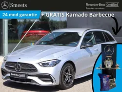 Grijs, metallic lak Gebruikt 2024 Mercedes C300e AMG line Stationwagen | € 49.777 (Eerlijke prijs)