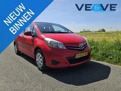 Rood Gebruikt 2013 Toyota Yaris Hatchback | € 6.995 (Eerlijke prijs)