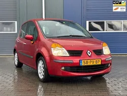 Rood Gebruikt 2005 Renault Modus Dynamique MPV | € 800 (Eerlijke prijs)