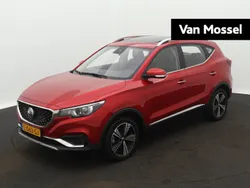 Rood Gebruikt 2021 MG ZS Luxury Sedan | € 17.495 (Eerlijke prijs)