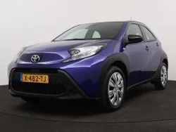 Blauw metallic Gebruikt 2024 Toyota Aygo Play Hatchback | € 20.445 (Goede deal)