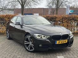 Zwart Gebruikt 2016 BMW 330e M Sport Sedan | € 17.950 (Eerlijke prijs)