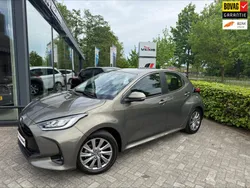 Groen Gebruikt 2023 Toyota Yaris Hybrid Hatchback | € 23.950 (Eerlijke prijs)