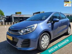 Blauw Gebruikt 2016 Kia Rio Hatchback | € 8.900 (Eerlijke prijs)