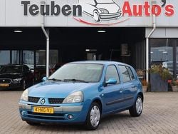 Blauw Gebruikt 2003 Renault Clio II Dynamique Hatchback | € 985 (Goede deal)