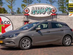 Bruin Gebruikt 2017 Opel Astra Edition Hatchback | € 12.950 (Eerlijke prijs)