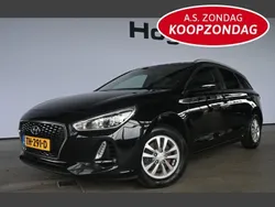 Zwart, metallic lak Gebruikt 2018 Hyundai i30 Comfort Stationwagen | € 11.440 (Eerlijke prijs)