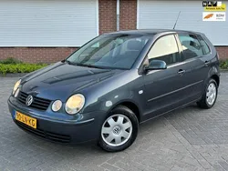 Blauw Gebruikt 2003 VW Polo Highline Hatchback | € 1.800 (Eerlijke prijs)