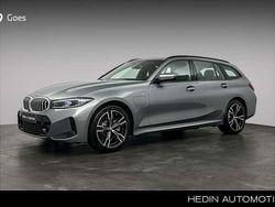 Grijs Nieuw 2025 BMW 330e Stationwagen | € 70.720 (Eerlijke prijs)
