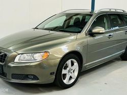 Groen, metallic lak Gebruikt 2010 Volvo V70 Summum Stationwagen | € 15.945