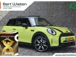 Geel Gebruikt 2023 Mini Cooper Hatchback | € 31.295