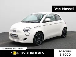 Wit Gebruikt 2023 Fiat 500e La Prima Hatchback | € 24.900 (Eerlijke prijs)