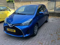 Blauw Gebruikt 2017 Toyota Yaris Hybrid Hatchback | € 13.990 (Eerlijke prijs)