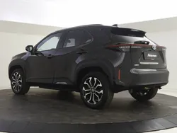 Zwart, metallic lak Gebruikt 2024 Toyota Yaris Cross Edition SUV | € 29.899 (Eerlijke prijs)
