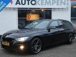 Zwart, metallic lak Gebruikt 2013 BMW 318 Executive Stationwagen | € 12.900 (Iets duurder)