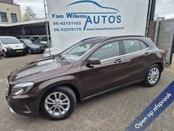 Bruin, metallic lak Gebruikt 2015 Mercedes GLA200 Ambition SUV | € 14.941 (Super prijs)