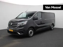 Midnightzwart d68 Gebruikt 2023 Renault Trafic Komfort Van | € 22.930 (Eerlijke prijs)