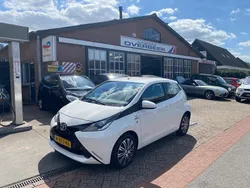 Wit Gebruikt 2014 Toyota Aygo X-play Hatchback | € 6.750 (Eerlijke prijs)