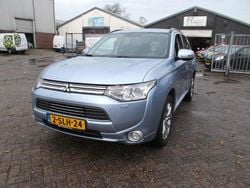 Blauw (metallic) Gebruikt 2013 Mitsubishi Outlander P-HEV Instyle SUV | € 12.450 (Goede deal)
