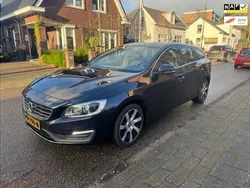 Blauw Gebruikt 2017 Volvo V60 Stationwagen | € 8.950 (Eerlijke prijs)