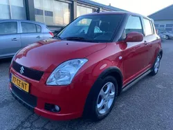 Rood, metallic lak Gebruikt 2007 Suzuki Swift Exclusive Hatchback | € 4.750 (Iets duurder)