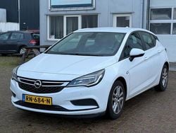 Wit Gebruikt 2018 Opel Astra Edition Hatchback | € 5.800 (Eerlijke prijs)