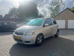 Grijs Gebruikt 2003 Toyota Yaris Sol Hatchback | € 1.850 (Iets duurder)