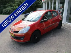 Rood Gebruikt 2008 Renault Clio II Hatchback | € 1.460 (Goede deal)