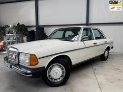 Wit Gebruikt 1977 Mercedes 200 Sedan | € 7.250