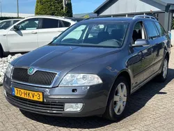 Grijs Gebruikt 2009 Skoda Octavia Stationwagen | € 2.250