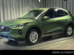 Groen, metallic lak Nieuw 2025 Ford Kuga Titanium SUV | € 40.690 (Goede deal)