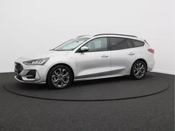 Grijs, metallic lak Gebruikt 2022 Ford Focus ST-Line X Stationwagen | € 20.900 (Eerlijke prijs)