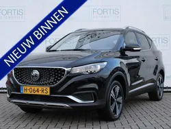 Zwart, metallic lak Gebruikt 2020 MG ZS Luxury Sedan | € 14.400 (Goede deal)