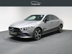 Grijs Gebruikt 2023 Mercedes CLA250 Luxury Sedan | € 35.995 (Goede deal)