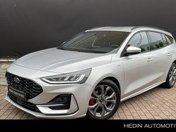 Grijs Gebruikt 2023 Ford Focus ST-Line Stationwagen | € 21.945 (Eerlijke prijs)