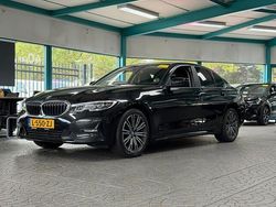 Zwart Gebruikt 2021 BMW 318 Comfort Edition Sedan | € 24.845 (Goede deal)