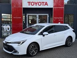 Wit Nieuw 2025 Toyota Corolla Hybrid Business Edition Stationwagen | € 36.900