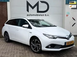 Wit, metallic lak Gebruikt 2015 Toyota Auris Touring Sports Stationwagen | € 9.450 (Eerlijke prijs)