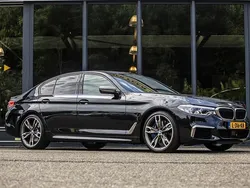 Zwart, metallic lak Gebruikt 2021 BMW M550 Executive Sedan | € 49.950 (Eerlijke prijs)