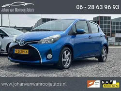 Blauw, metallic lak Gebruikt 2015 Toyota Yaris Hybrid Hatchback | € 11.950 (Eerlijke prijs)